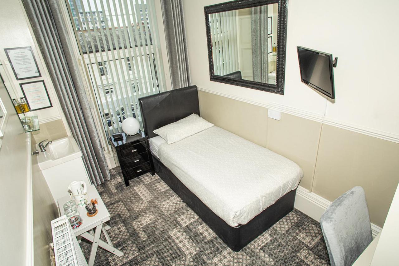 Jewells Guest Accommodation พลีมัธ ภายนอก รูปภาพ
